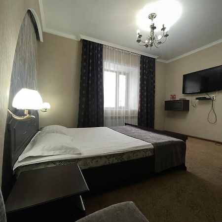 Vip Mini Hotel Semey Exterior foto