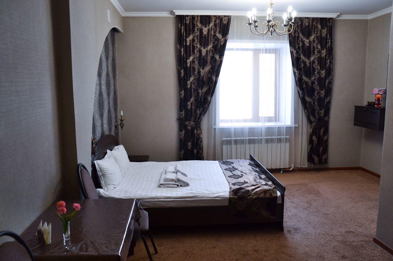 Vip Mini Hotel Semey Exterior foto